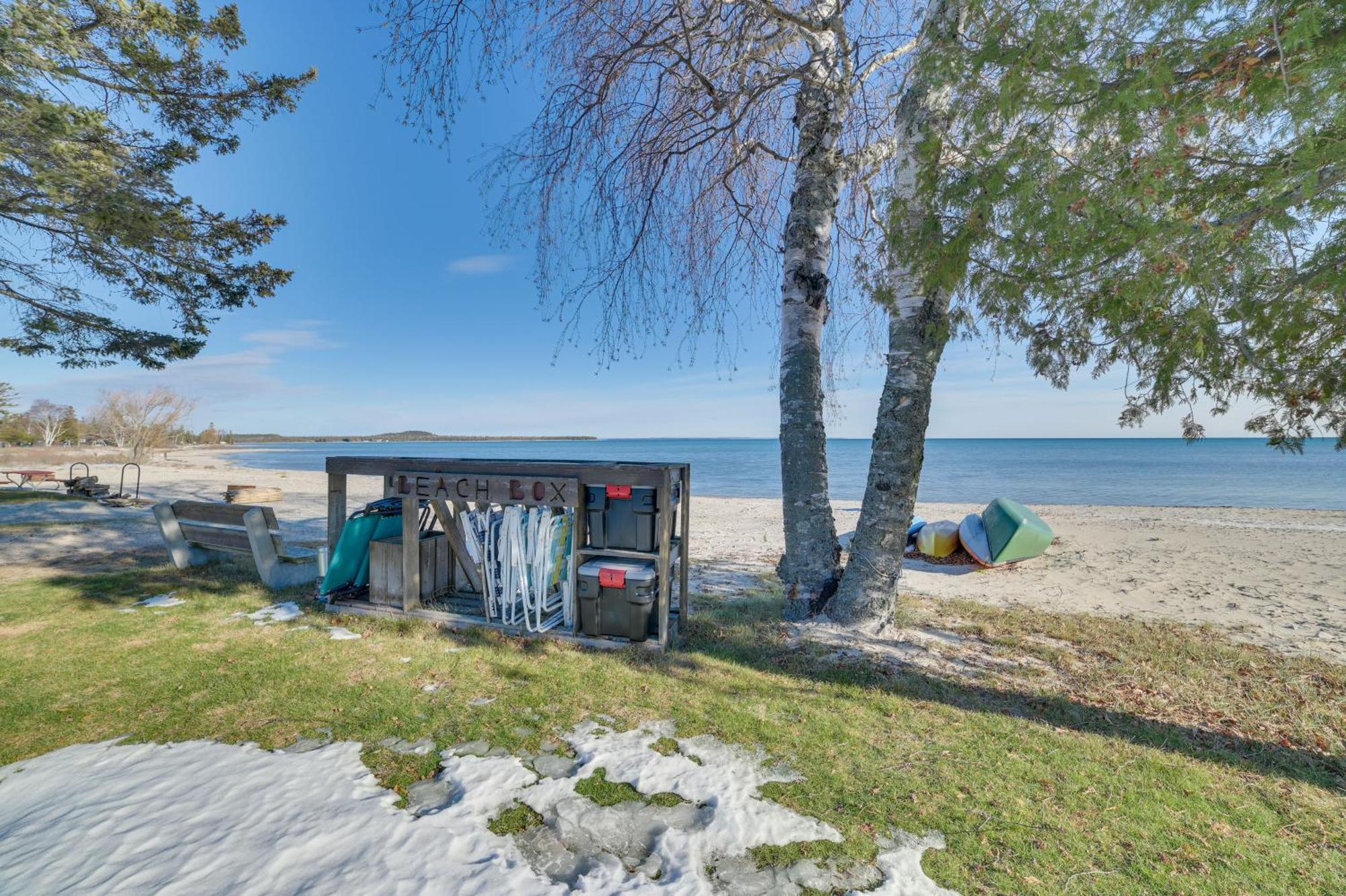 St Ignace Cottage With Deck And Beach On Lake Huron! Evergreen Shores Exterior photo