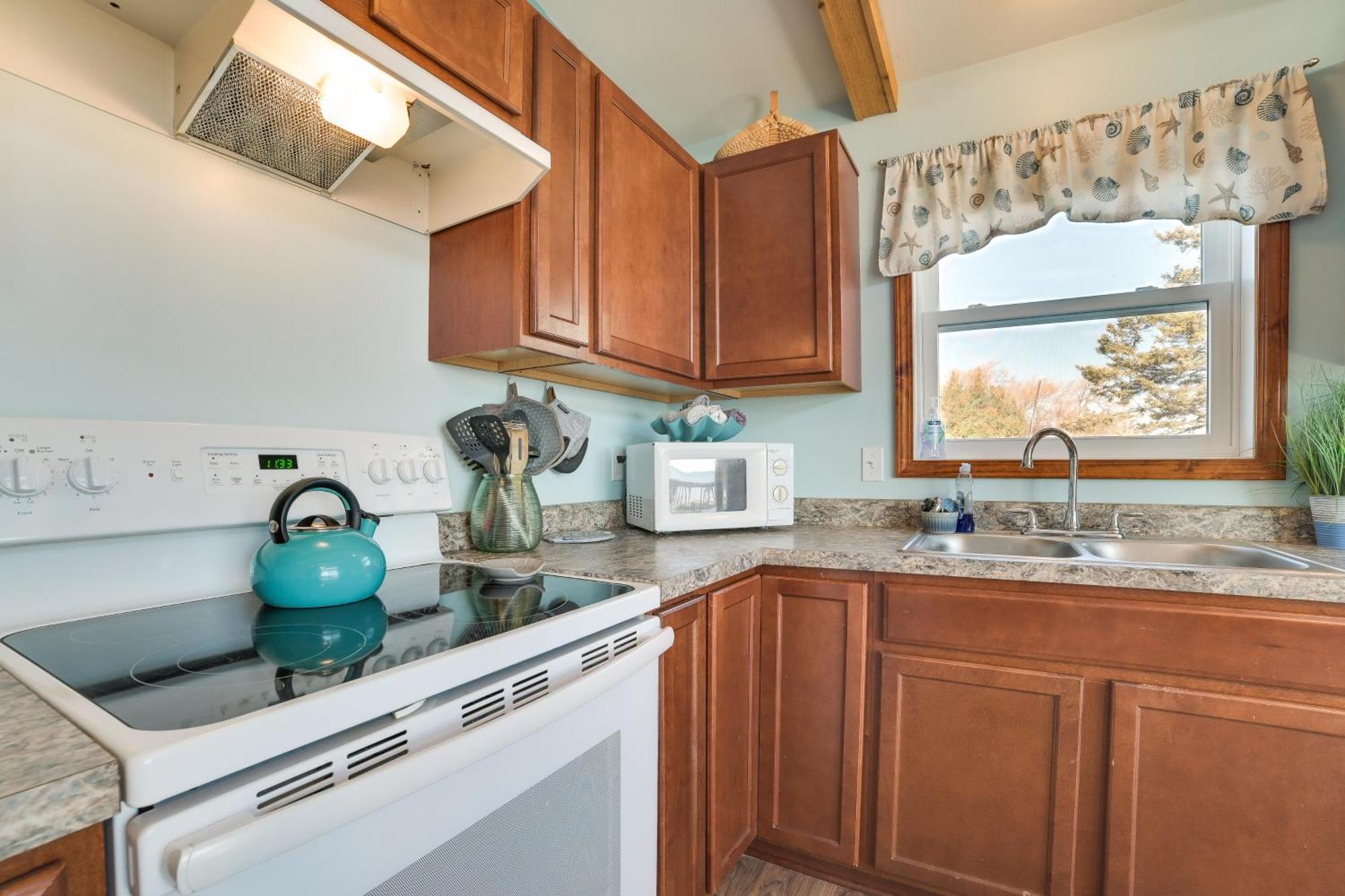 St Ignace Cottage With Deck And Beach On Lake Huron! Evergreen Shores Exterior photo